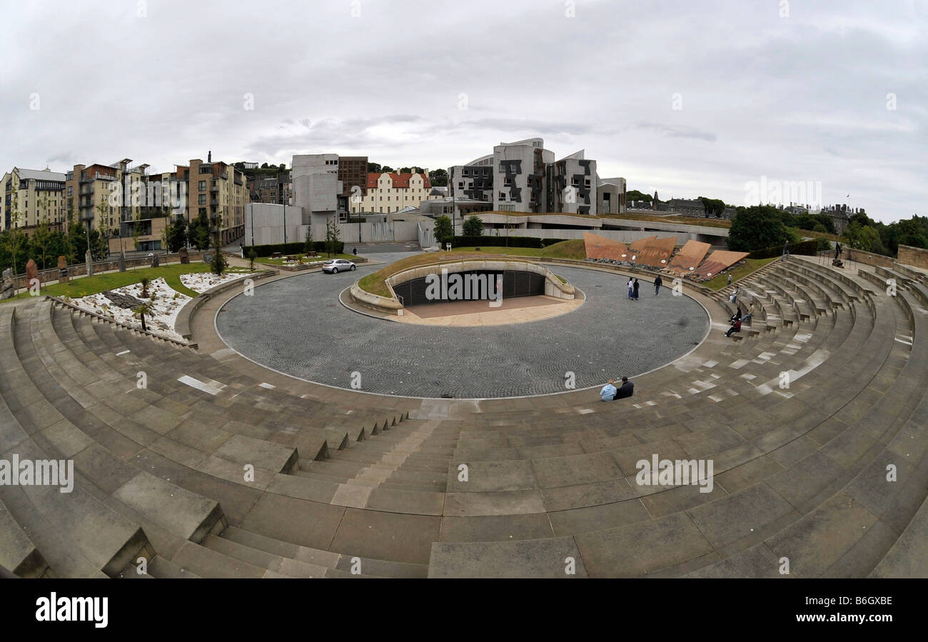 Il Parlamento scozzese di Holyrood e dello skyline di Edimburgo dal Dynamic Earth Edinburgh Foto Stock
