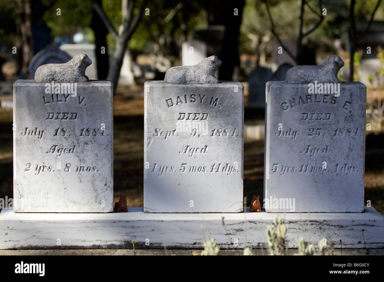Tre bambini lapidi stessa famiglia morirono tutti prima di 6 anni Foto Stock
