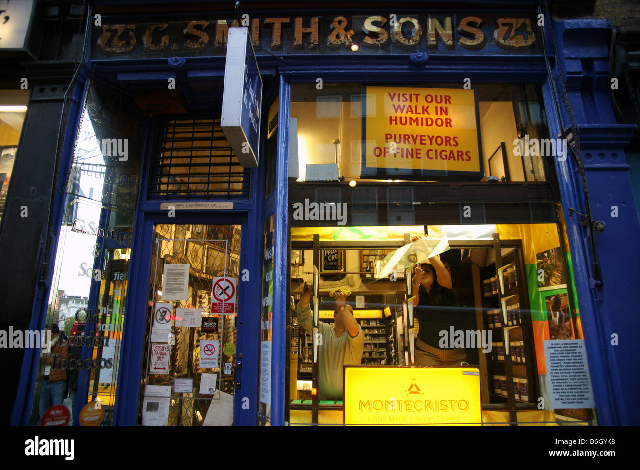 Cigar Shop nel centro di Londra Foto Stock