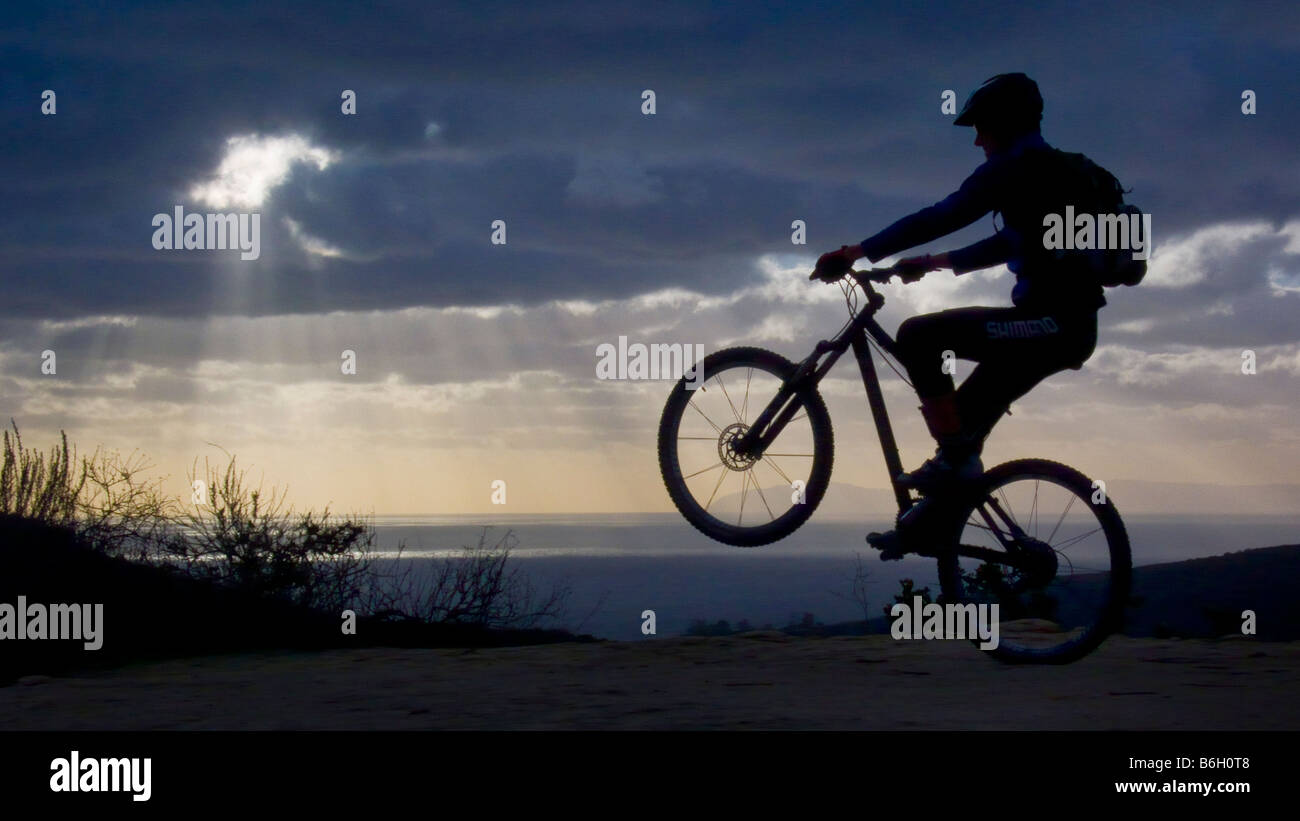 Mountain bike tramonto Laguna Beach California Foto Stock