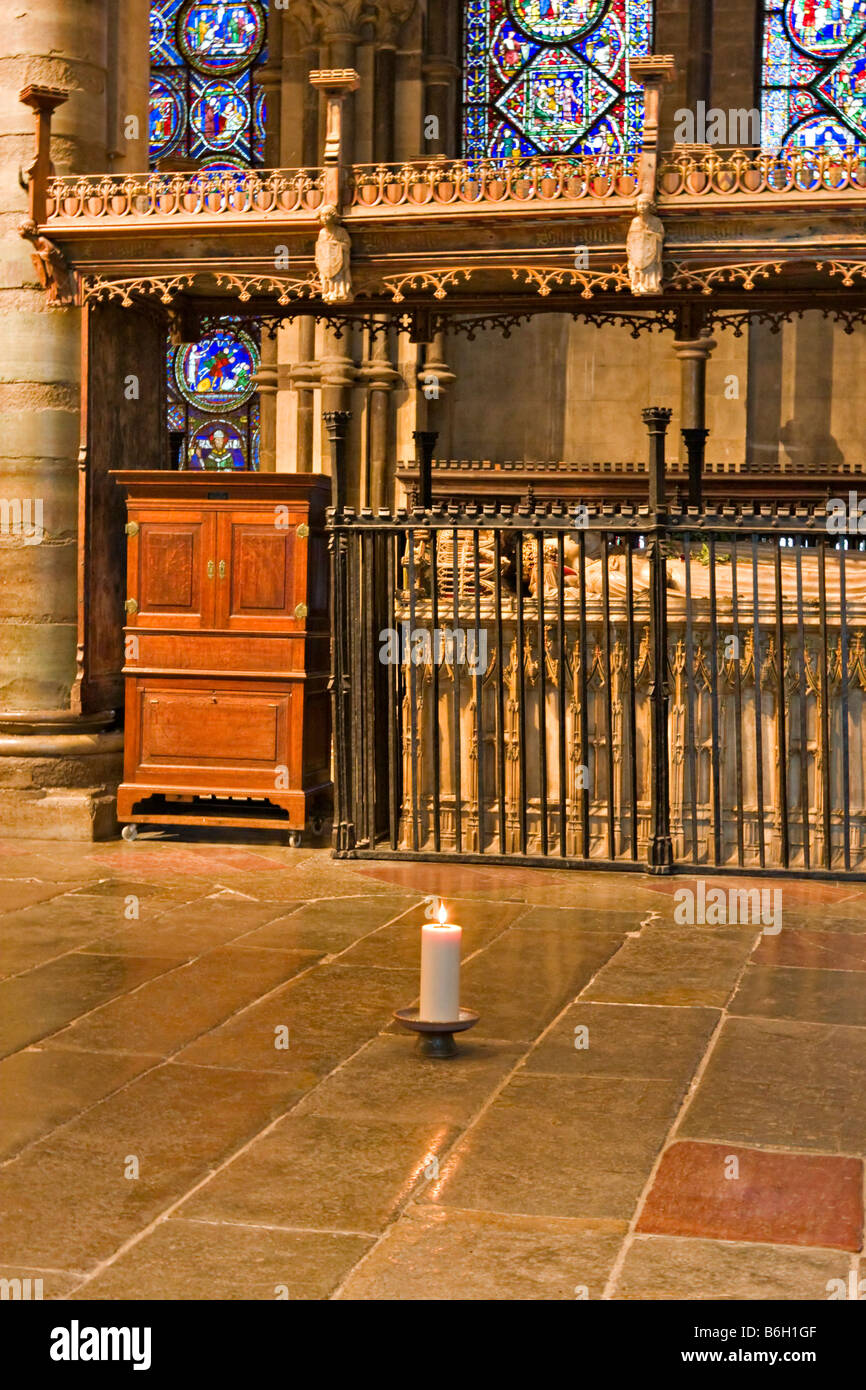 Candela che segna il luogo dove San Tommaso a Becket fu assassinato nella Cattedrale di Canterbury Foto Stock