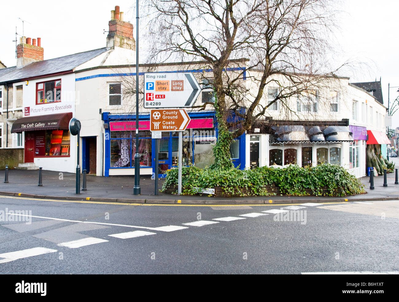 L'angolo di Newport Street e a Devizes Road nella città vecchia Swindon Wiltshire, Inghilterra REGNO UNITO Foto Stock