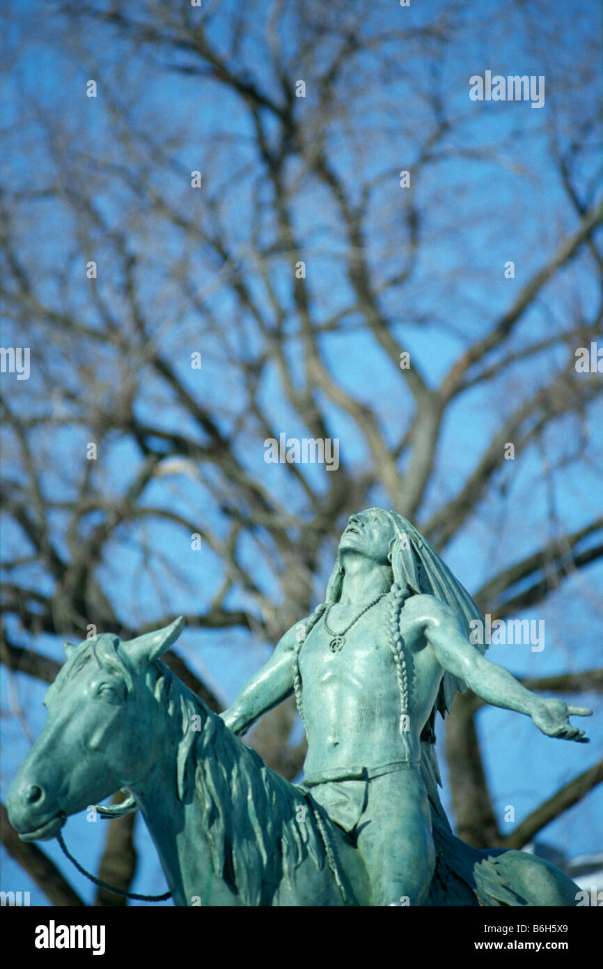 Boston USA Cyrus Dallin s scultura equestre appello per il Grande Spirito si trova all'esterno del Museo delle Belle Arti Foto Stock