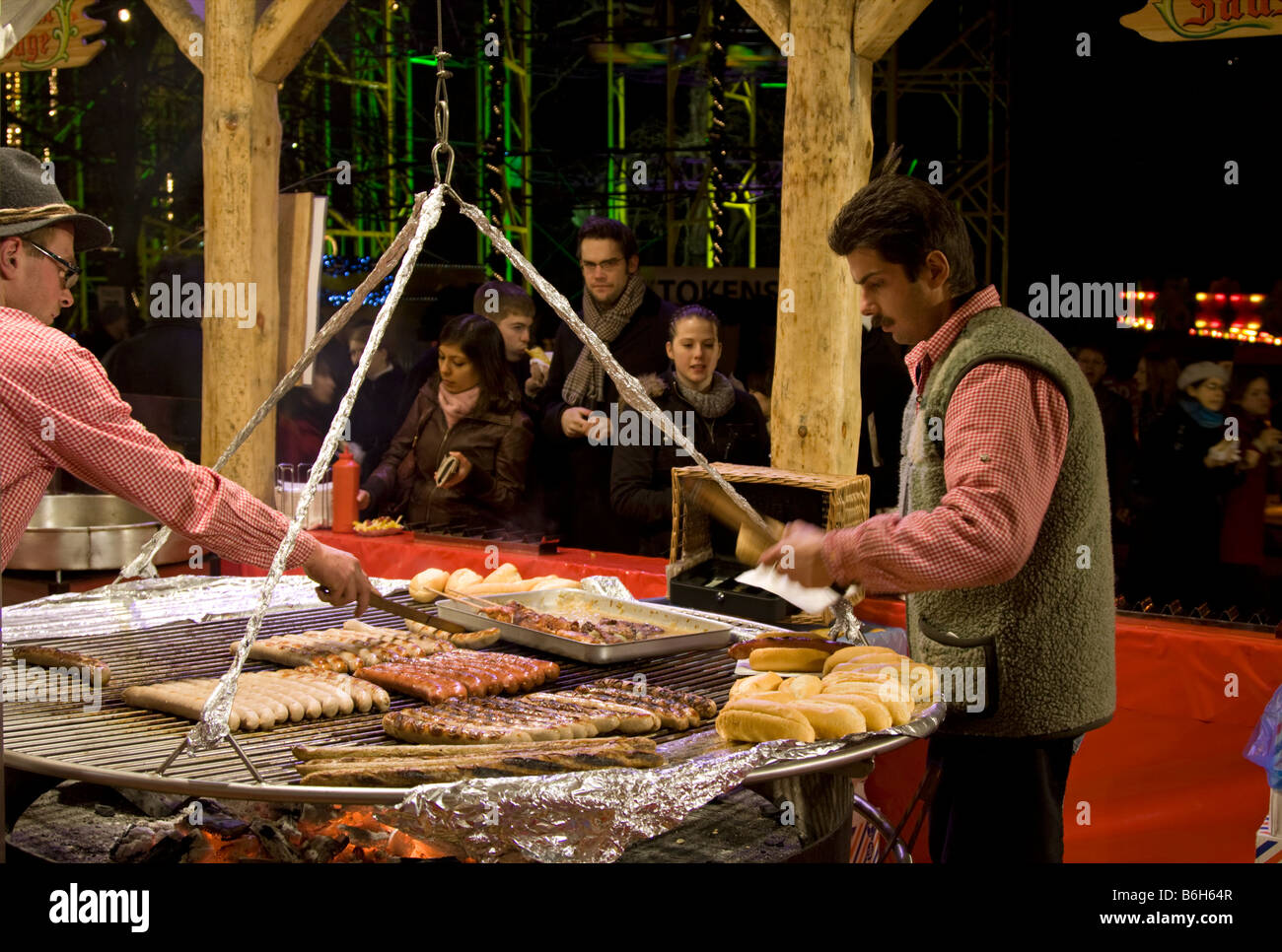 Il tedesco di Hot Dog - Stallo Winter Wonderland Fiera - Hyde Park - Londra Foto Stock