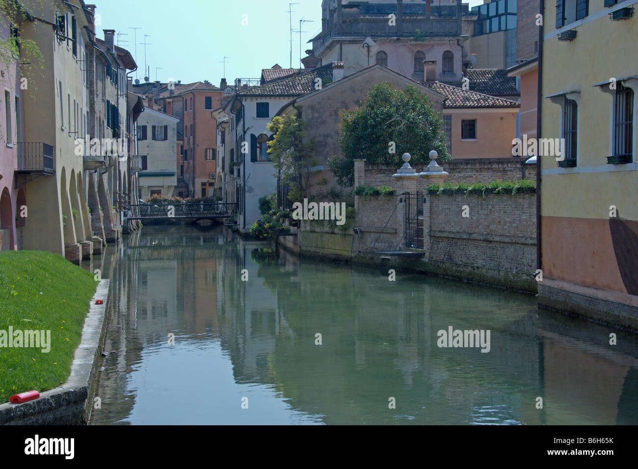 Treviso Buranelli canal archi medievali Veneto Italia Aprile 2008 Foto Stock