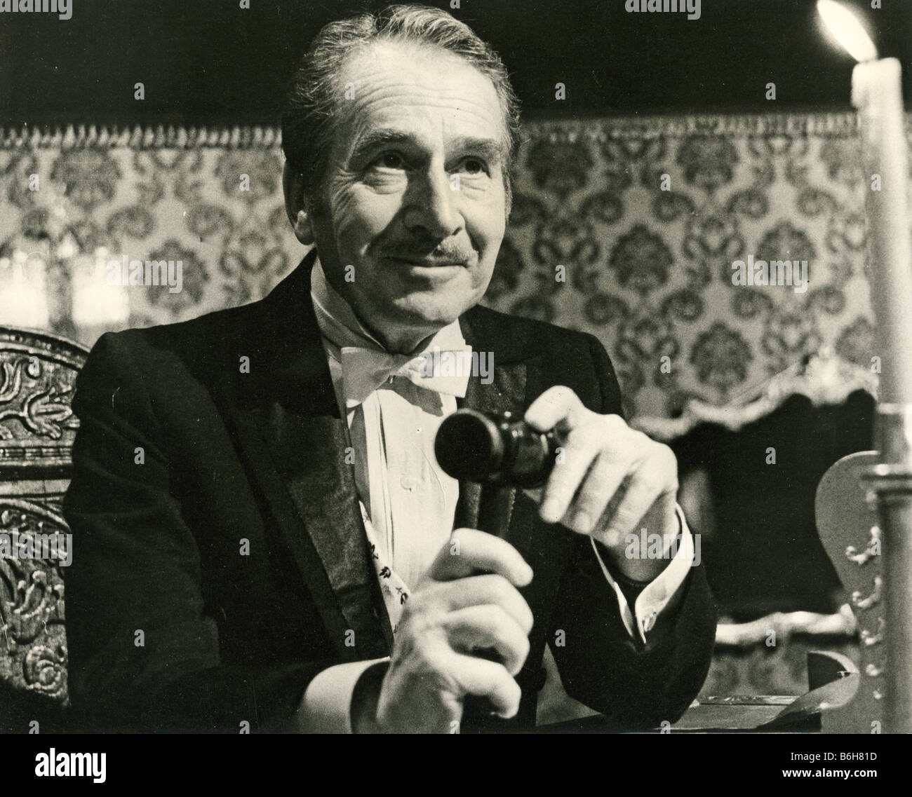 LEONARD SACHS presentando il BBV serie TV i buoni vecchi giorni Foto Stock