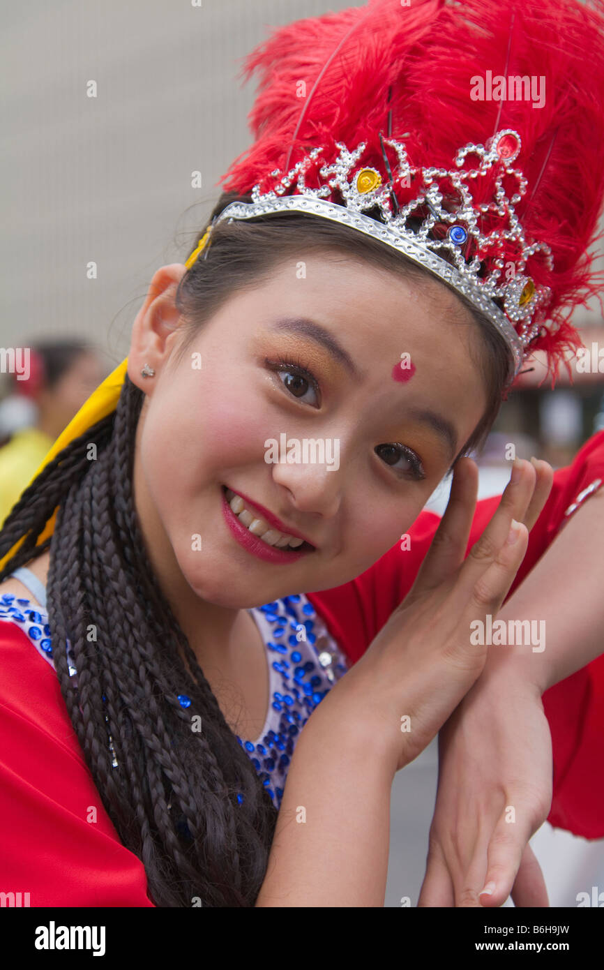 Ragazza in costume cinese Calgary Stampede Parade Alberta Canada Foto Stock