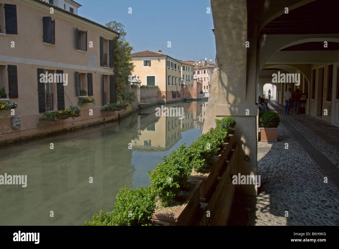 Treviso Buranelli canal archi medievali Veneto Italia Aprile 2008 Foto Stock
