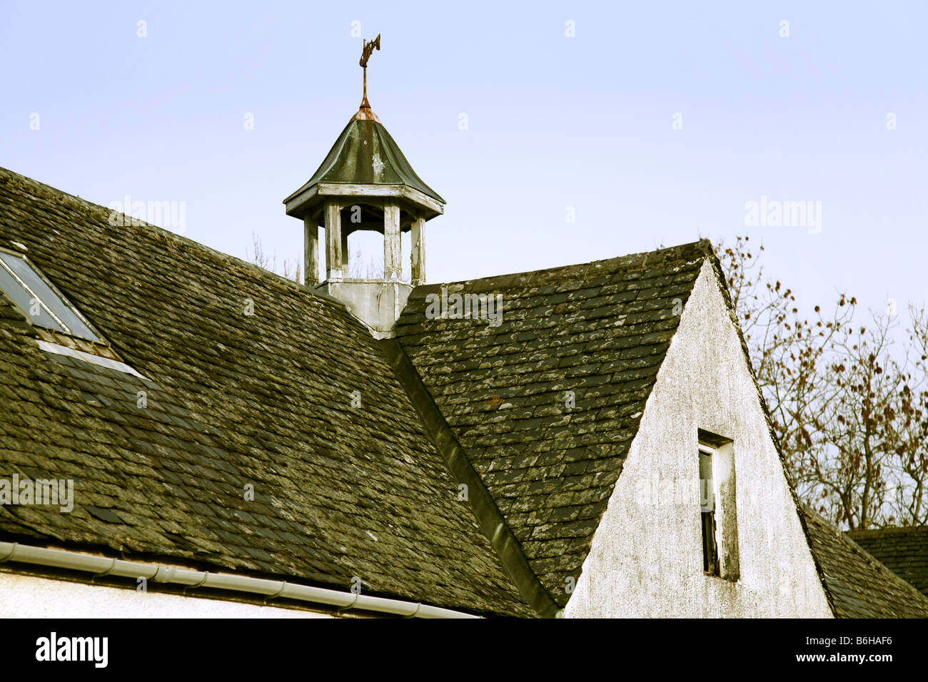 Torre campanaria con pesce banderuola su edifici a Mains Farm, Applecross, Wester Ross, Ross and Cromarty, altopiani, Scozia Foto Stock