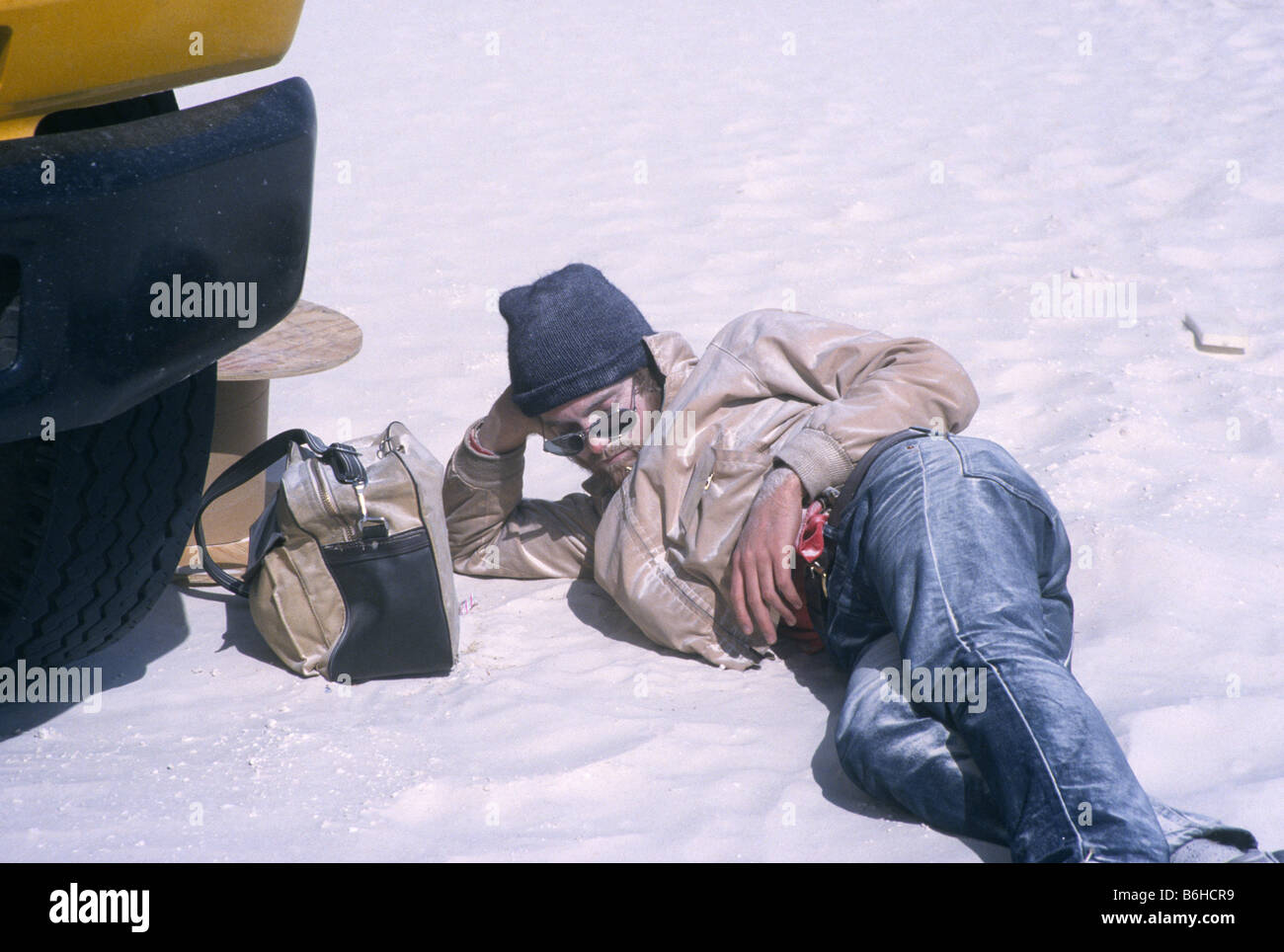 Un fotografo trys per ignorare una tempesta di sabbia a White Sands, Nuovo Messico, al 1982 lo sbarco dello space shuttle Columbia Foto Stock
