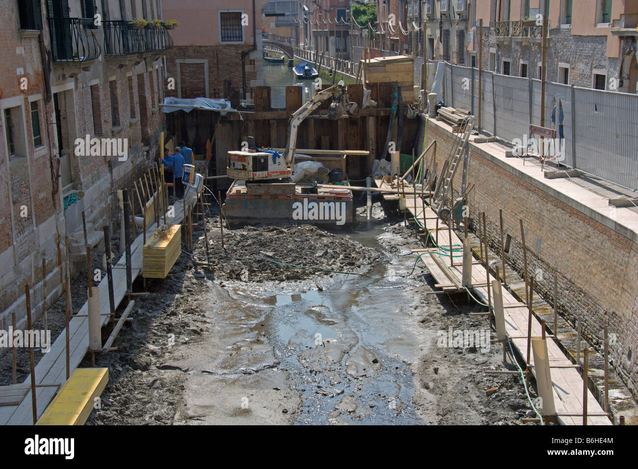 Le riparazioni di Canal Venezia Italia Aprile 2008 Foto Stock