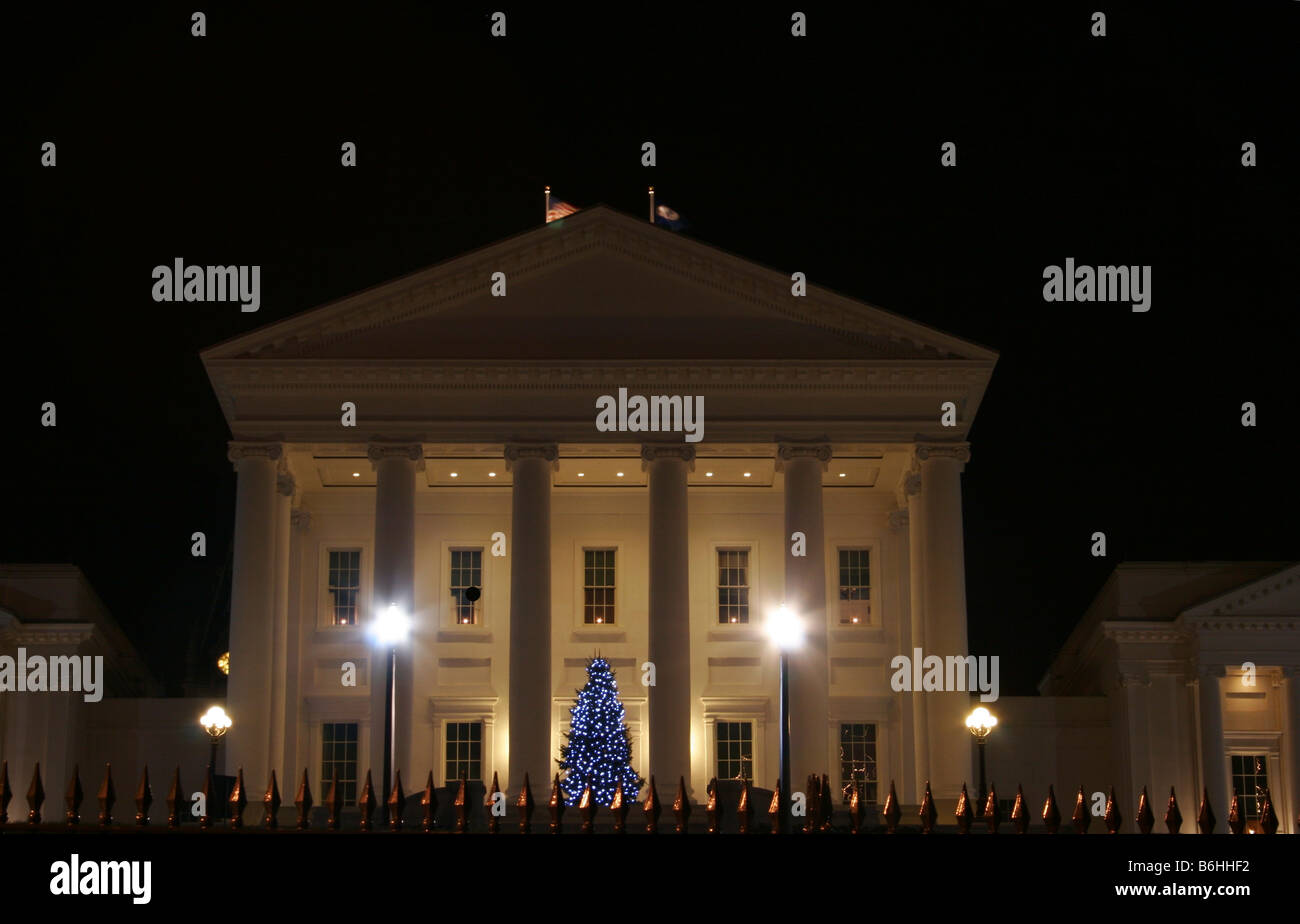 Virginia State Capitol con albero di Natale di notte Foto Stock