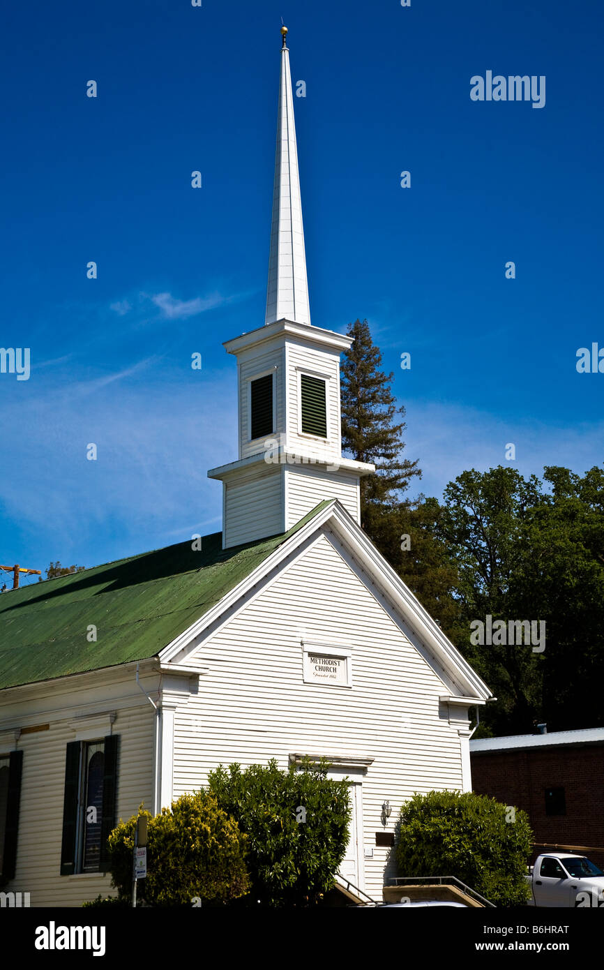 Chiesa bianca in sutter creek, la contea di Amador, California, Stati Uniti Foto Stock