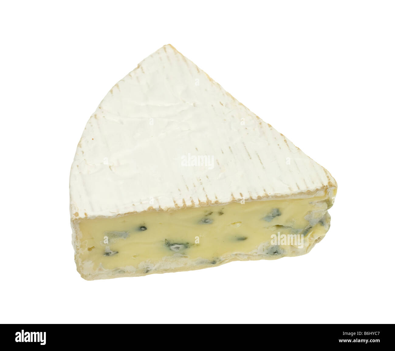 Pezzo di danese formaggio blu su isolati su sfondo bianco Foto Stock