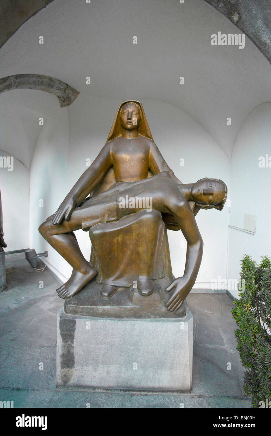 Moderna della Madonna e di Cristo a San Fiorino chiesa parrocchiale, Vaduz, Liechtenstein Foto Stock