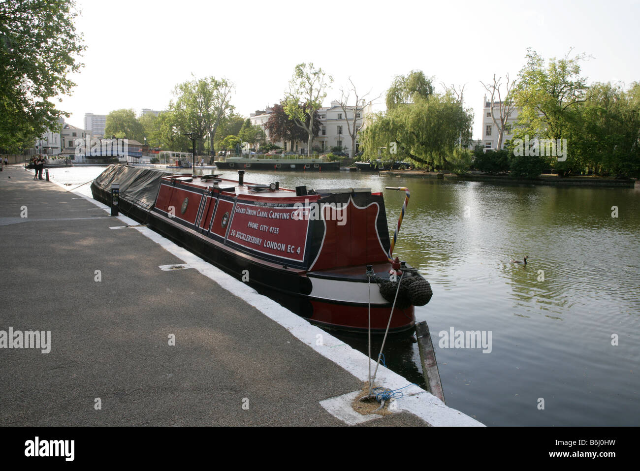Canale tradizionale imbarcazione attraccata a Little Venice, Maida Vale, London, Regno Unito Foto Stock