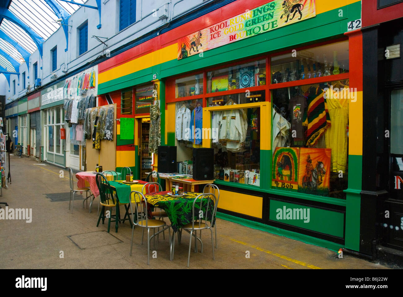 Il cafe ristorante nel Villaggio Mercato di Brixton Londra Inghilterra REGNO UNITO Foto Stock
