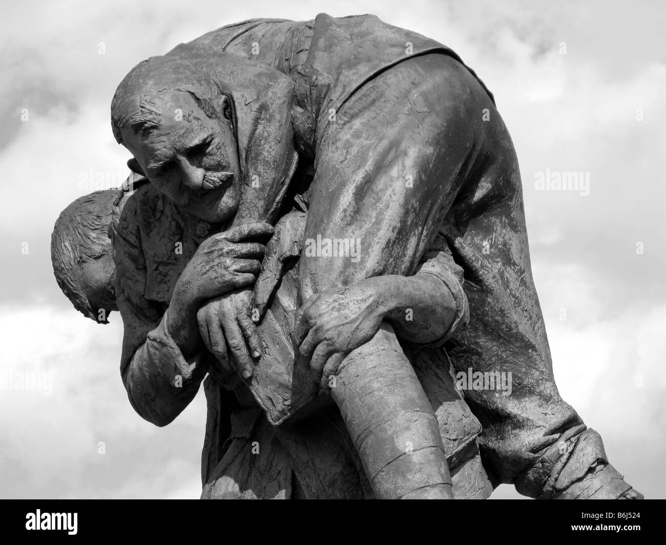 Il 'Cobbers' statua per commemorare WW1 nell'Australian Memorial Park, Fromelles, Francia Foto Stock