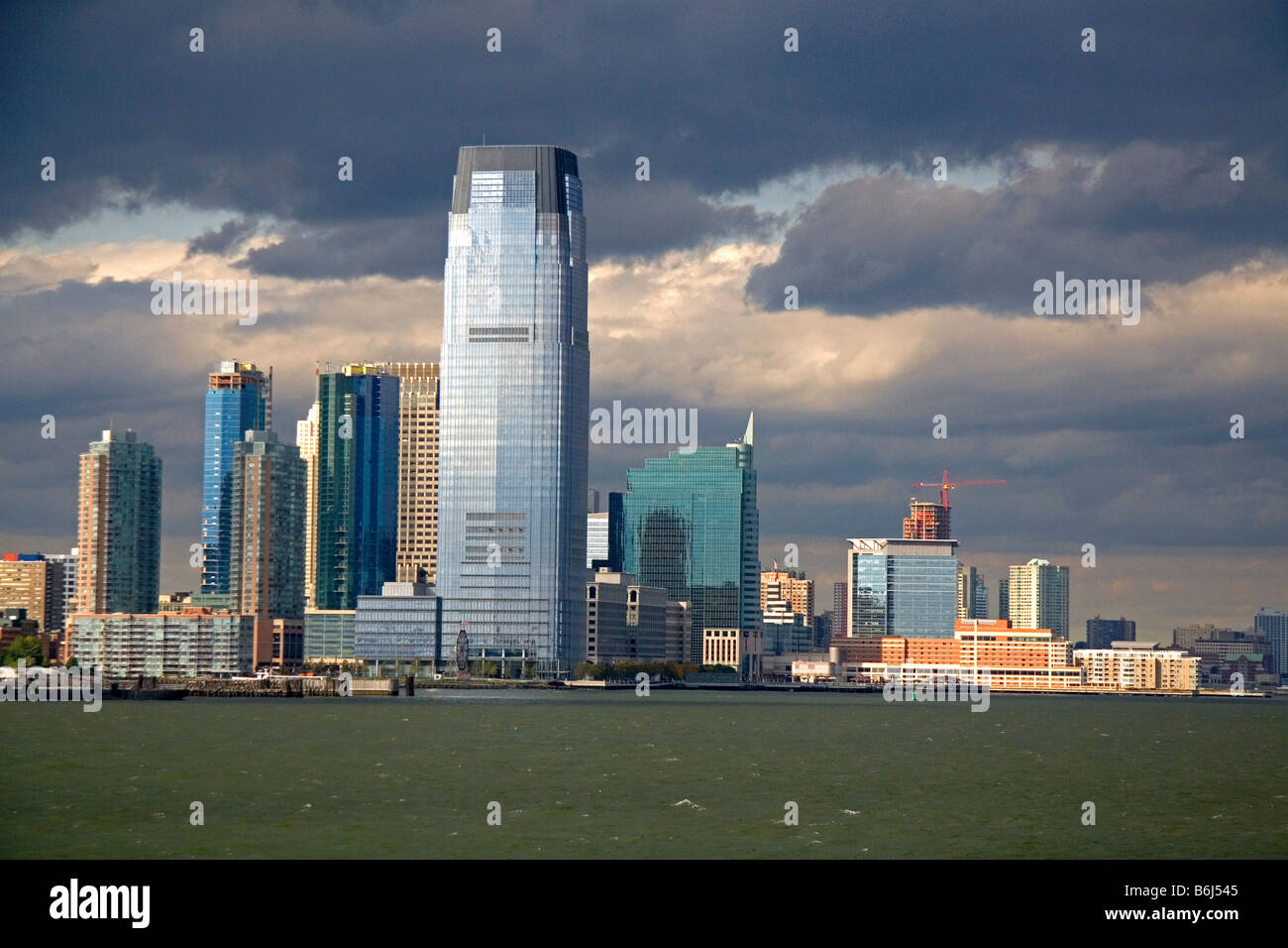 Nuovo alto edificio di uffici lungo il lungomare di Jersey City New Jersey USA Foto Stock