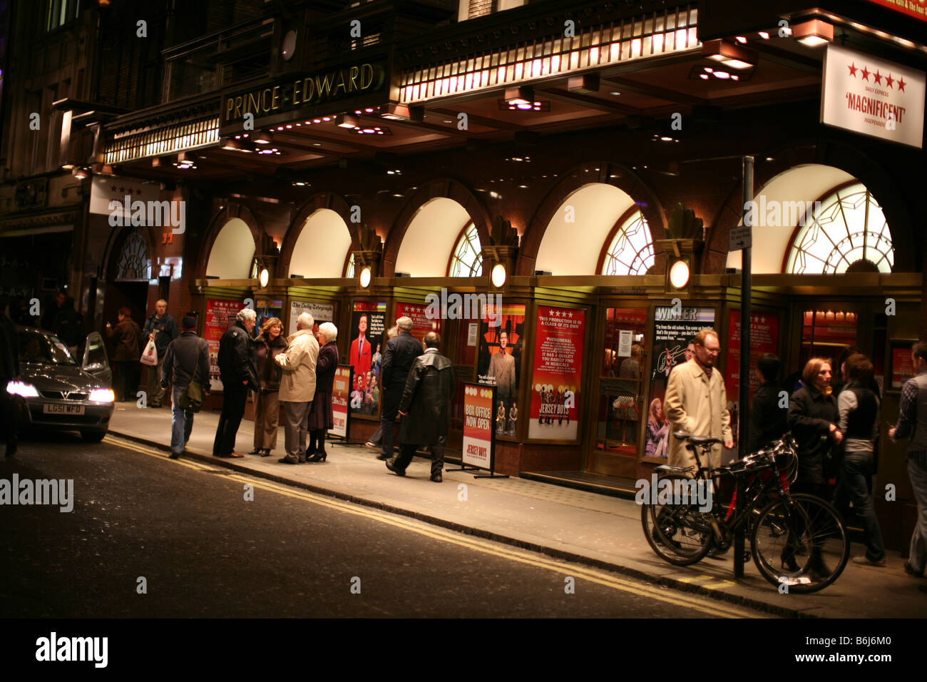 Prince Edward Theatre nel West End di Londra Foto Stock