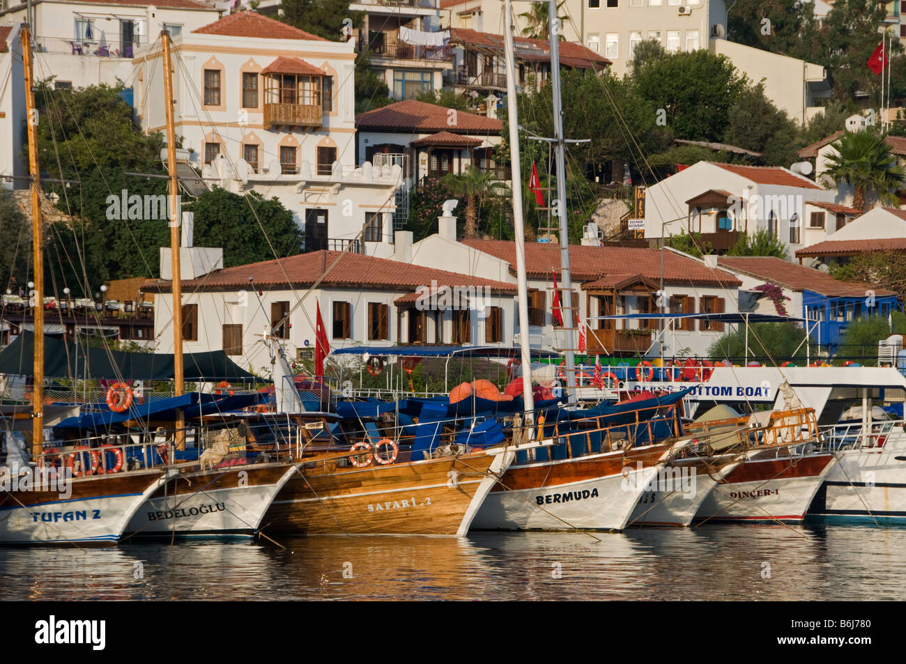 Città di Kas e Marina della costa meridionale della Turchia Foto Stock