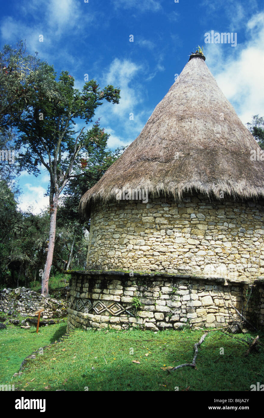Ripristinato roundhouse, Kuelap, Chachapoyas, Perù Foto Stock