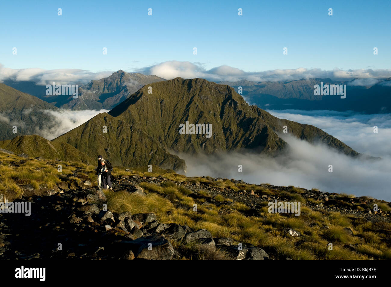 Basse nubi sotto il monte Luxmore, Keplero via, Isola del Sud, Nuova Zelanda Foto Stock