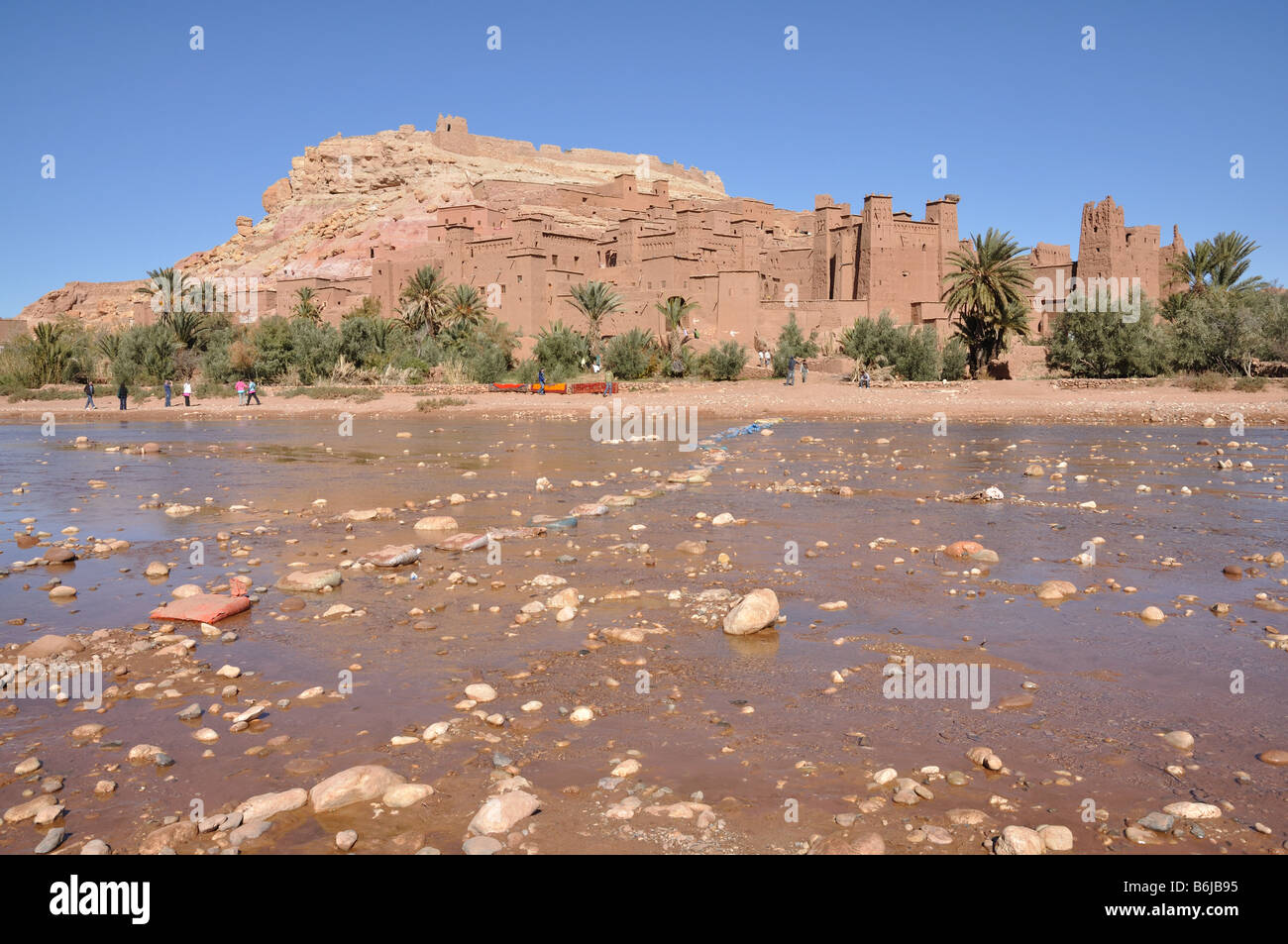 Kasbah Ait Benhaddou e presso il fiume di Ouarzazate, Marocco Foto Stock
