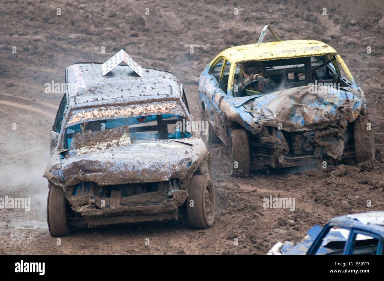 Banger racing Demolition derby distruzione crash car crash relitto wrecking collisione vapore oltre lasciando il riscaldamento del vapore acqueo via Foto Stock