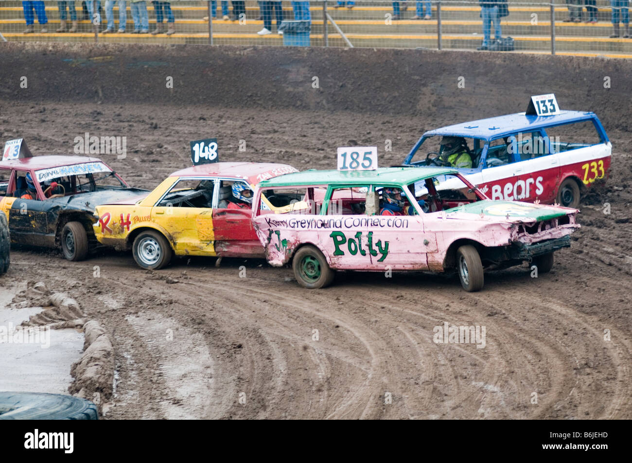 Banger racing Demolition derby distruzione crash car crash relitto wrecking collisione vapore oltre lasciando il riscaldamento del vapore acqueo via Foto Stock