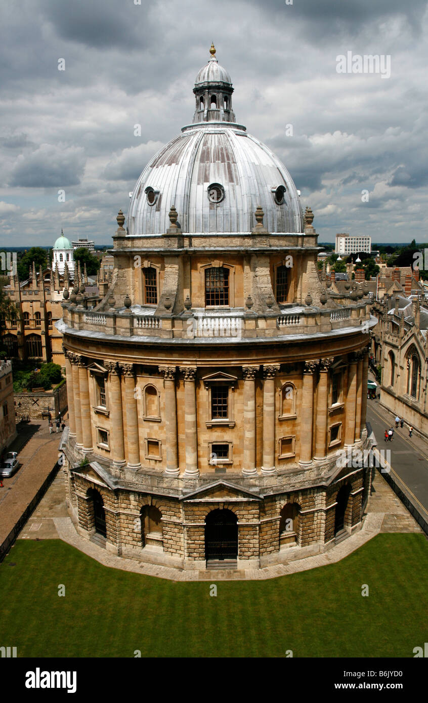 Regno Unito Inghilterra; Oxford. La Radcliffe Camera in Oxford visto dalla torre di Santa Maria Vergine. Foto Stock