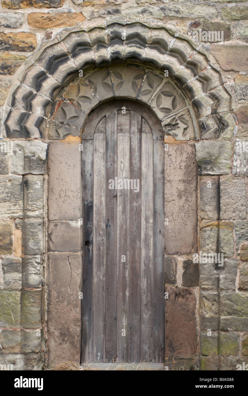 Porta vecchia maniera in un edificio in pietra Leicestershire in Inghilterra Foto Stock