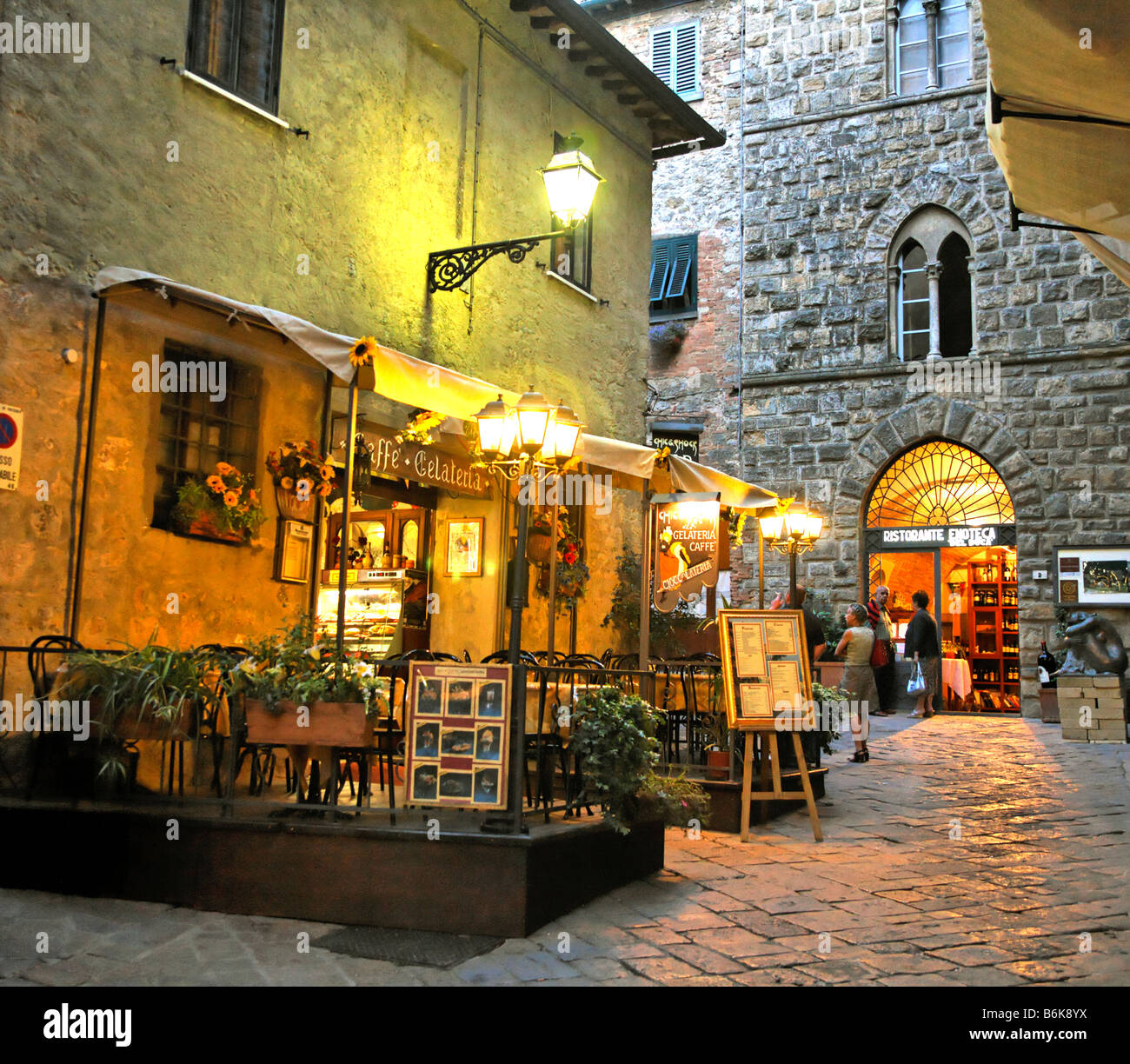 Street Cafe sera Italia Europa Foto Stock