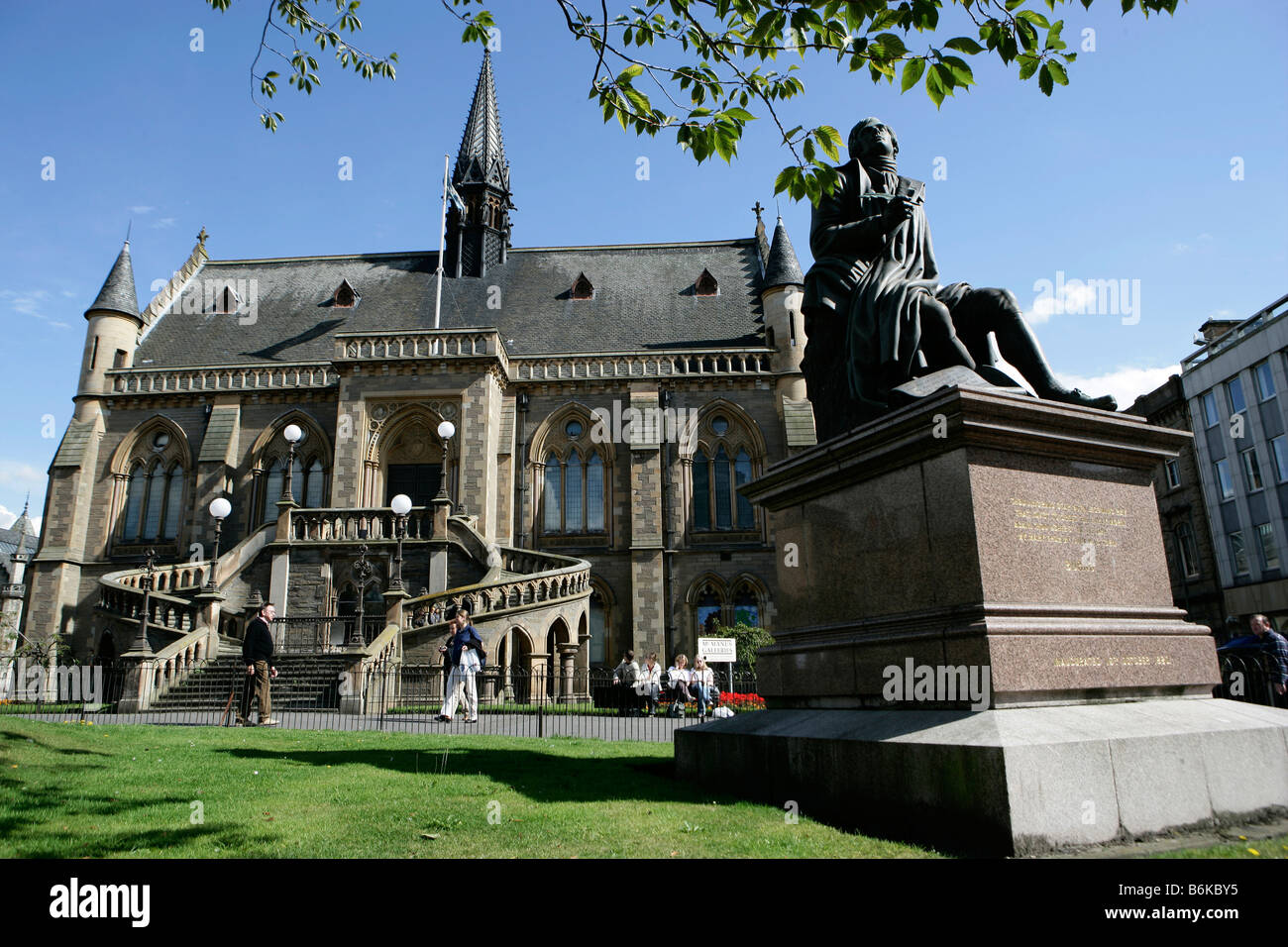 Città di Dundee, in Scozia. Il Sir John Steell scolpito la scultura in bronzo del poeta Scozzese Robert Burns. Foto Stock