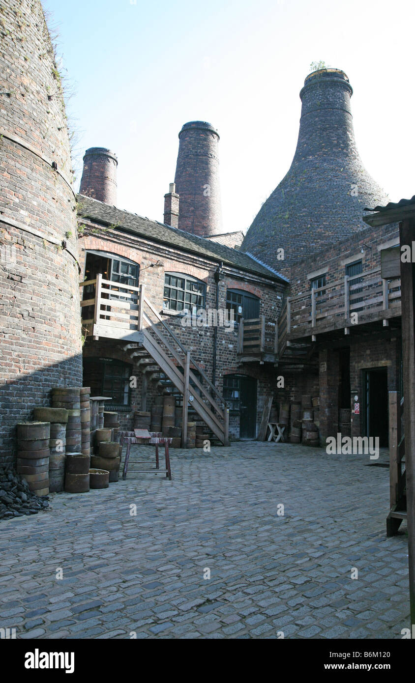 Una vista di Gladstone Pottery Museum in Longton Stoke-on-Trent Staffs mostra la bottiglia di forni o fornaci Foto Stock