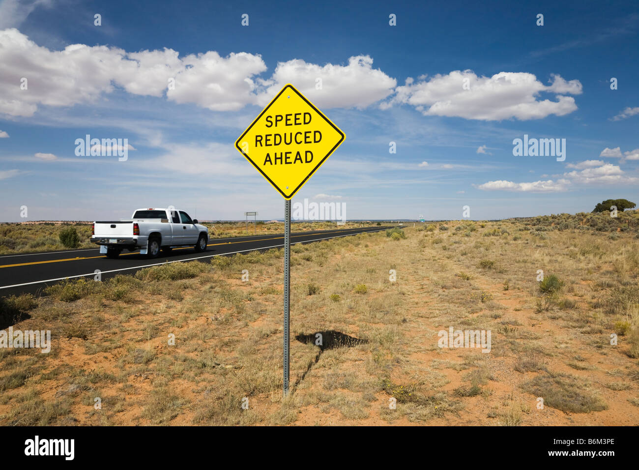 Cartello stradale velocità ridotta in anticipo, STATI UNITI D'AMERICA Foto Stock