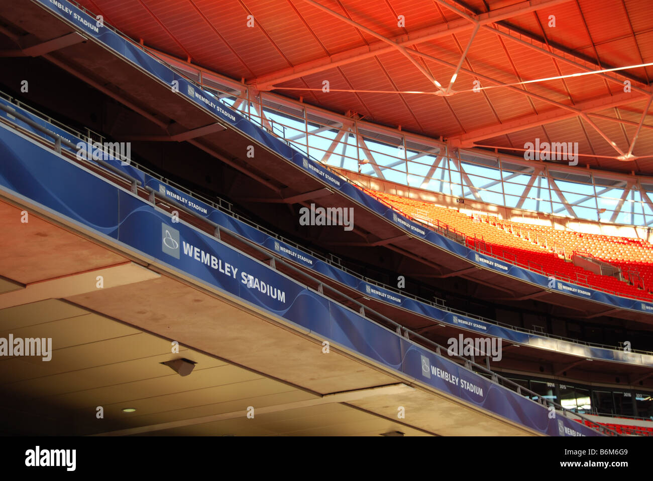 Il nuovo stadio di Wembley livelli da bassa vantage point numero 2701 Foto Stock