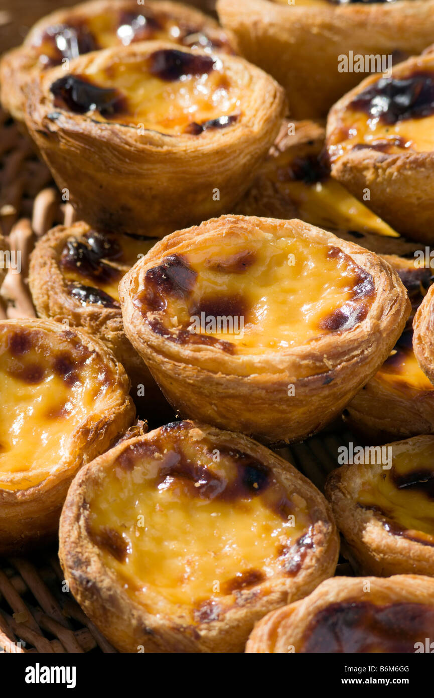 Pasteis de nata. Il pastel de nata o Pastel de Belém, una piccola crema tart specialità del quartiere Belém di Lisbona Portogallo Foto Stock