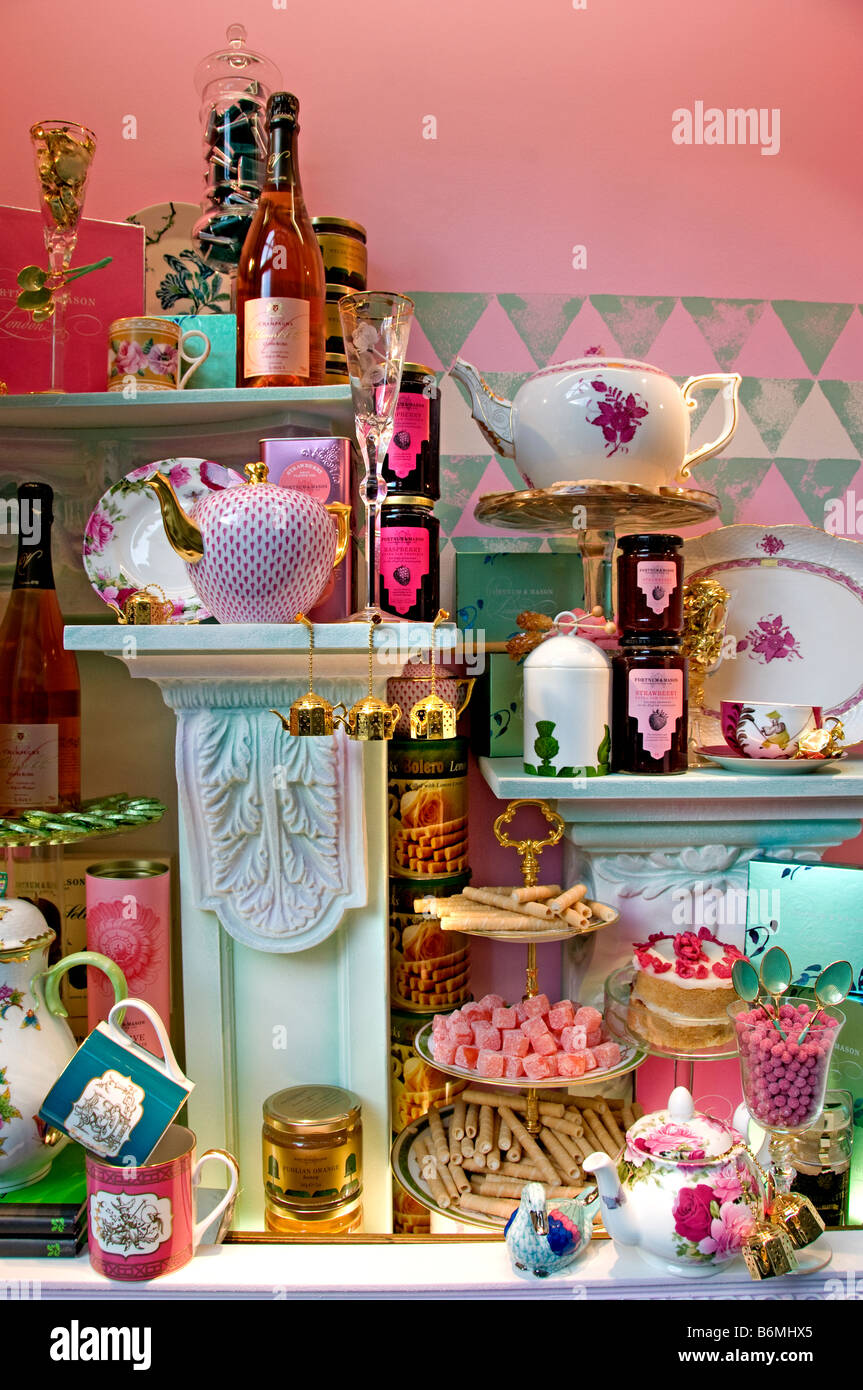 Fortnum & Mason's department store in Piccadilly London shop Mostra finestra Foto Stock