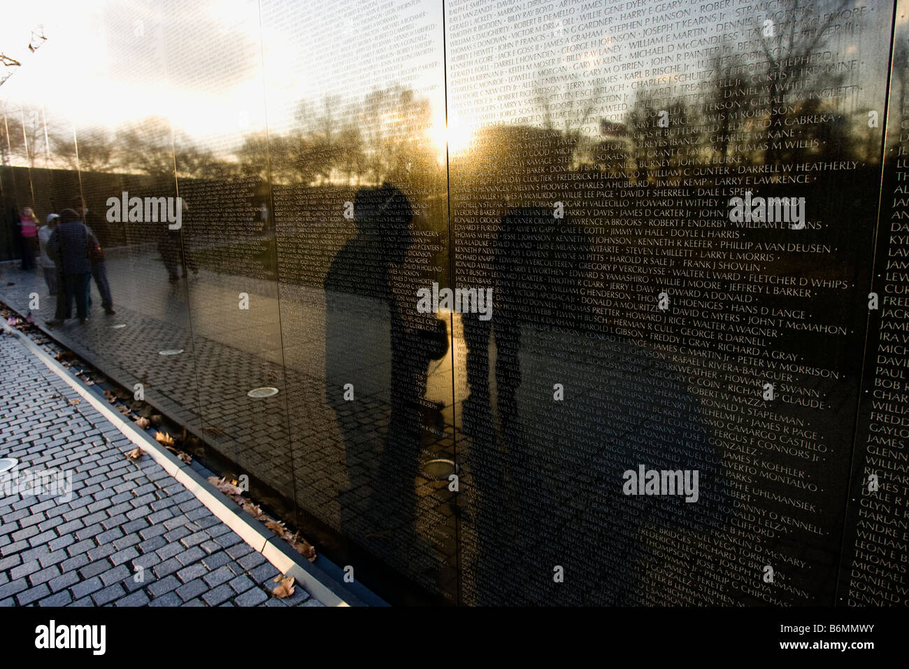 Sunset riflettendo sul Vietnam Veterans Memorial Wall Foto Stock