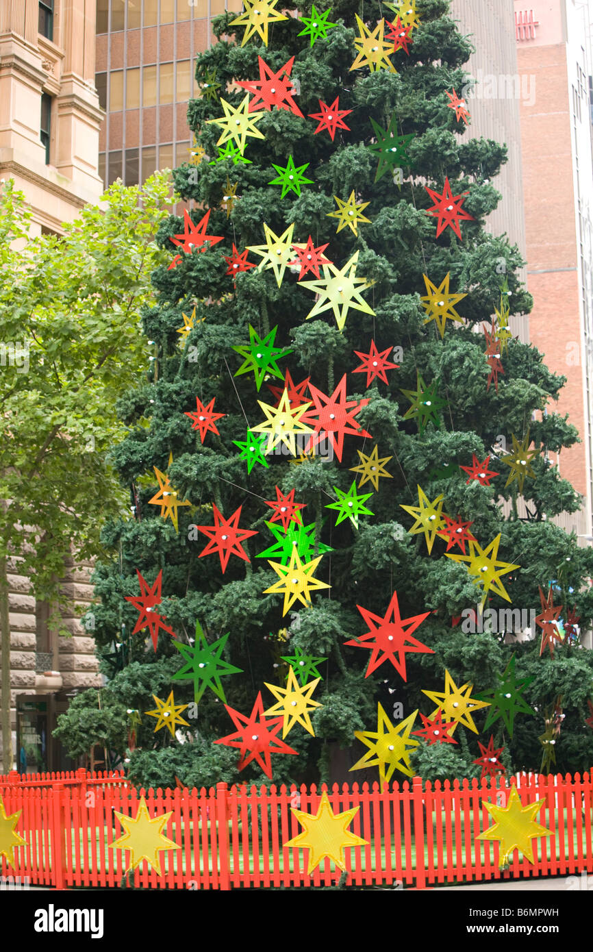 Gigantesco albero di natale in martin place sydney Foto Stock