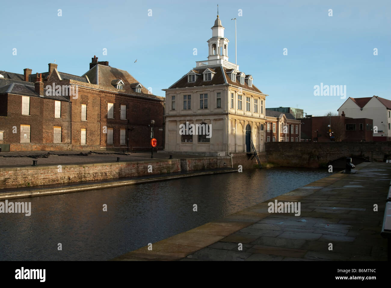 Il Customs House sulla storica Hereford Quay a Kings Lynn NORFOLK REGNO UNITO L'edificio è ora al Centro di Informazioni Turistiche Foto Stock