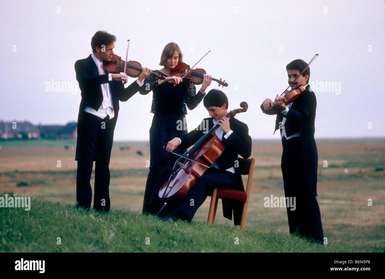 Schleswig Holstein Music Festival, giovani String Quartet, giocare al di fuori dell'isola Hallig Langeness nel Mare del Nord. Foto Stock