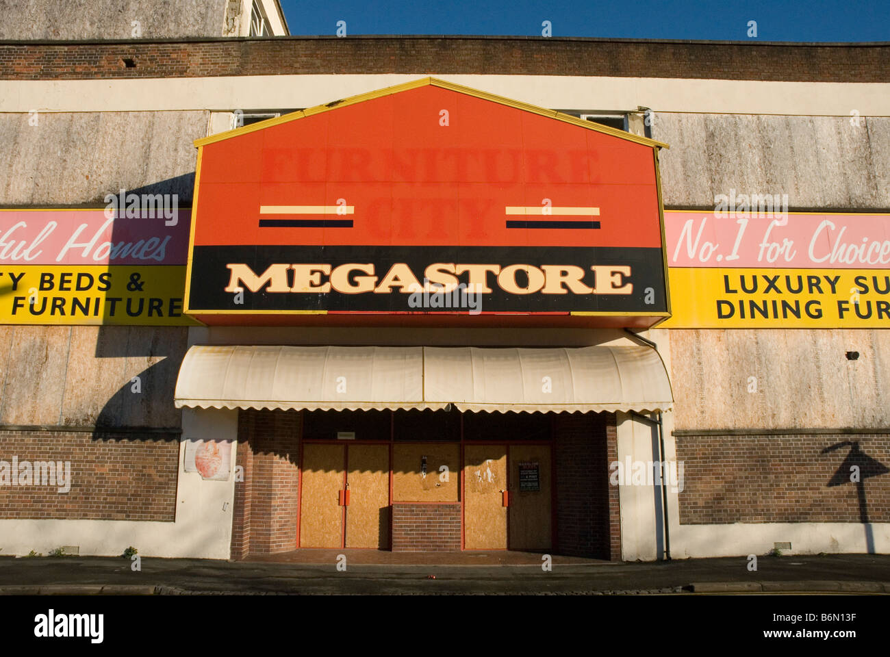 Chiuso furniture store, Foster Square Retail Park Bradford Foto Stock