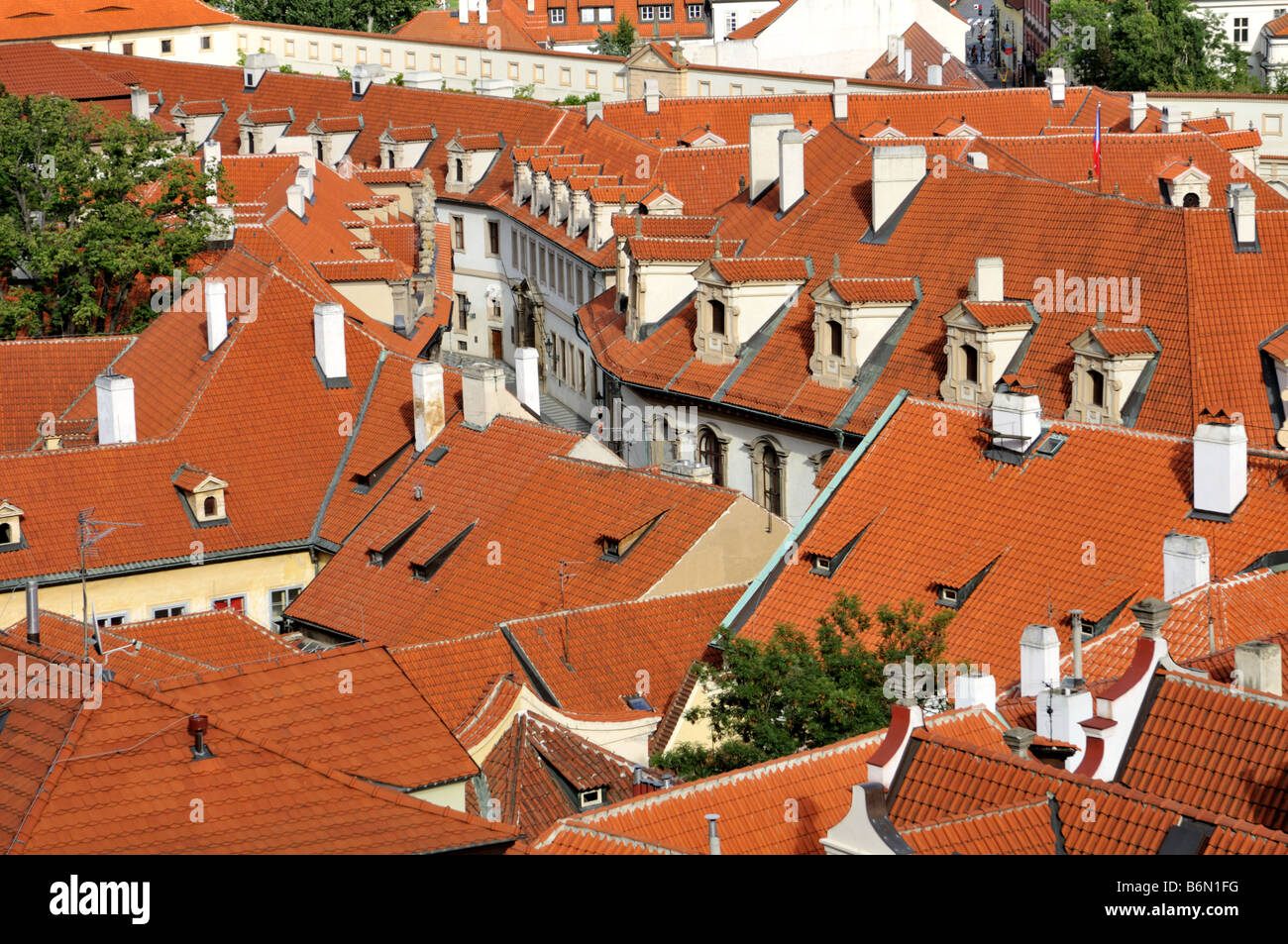 I tetti degli edifici nel Quartiere Piccolo di Praga Foto Stock