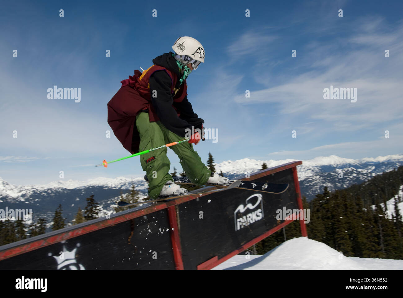 Atleta competere a Telus Mondo Sci e Snowboard Festival in Whistler, Canada tenutosi ad ogni Aprile Foto Stock