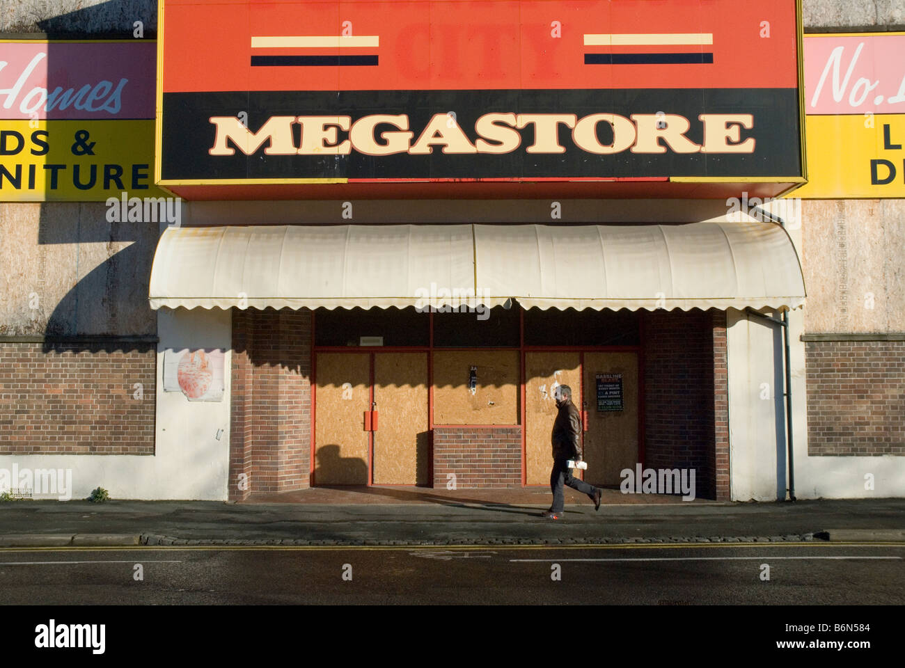 Chiuso furniture store, Foster Square Retail Park Bradford Foto Stock