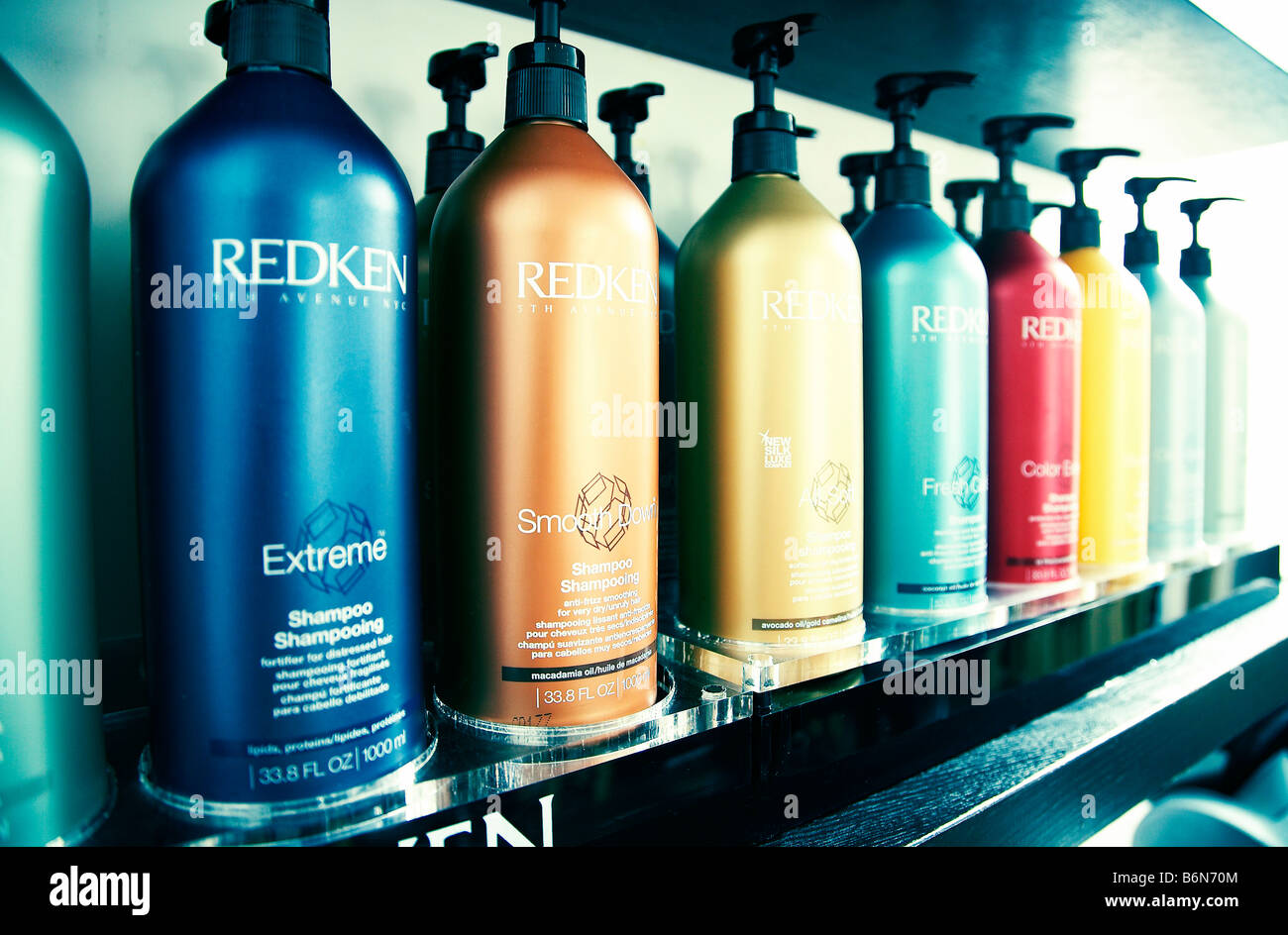 Redken hair care products immagini e fotografie stock ad alta risoluzione -  Alamy