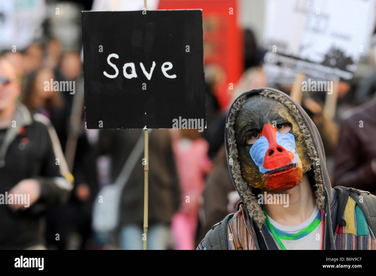 Gli attivisti ambientali nella zona centrale di Londra protesta alla domanda urgente azione di governo sul cambiamento climatico. Foto Stock