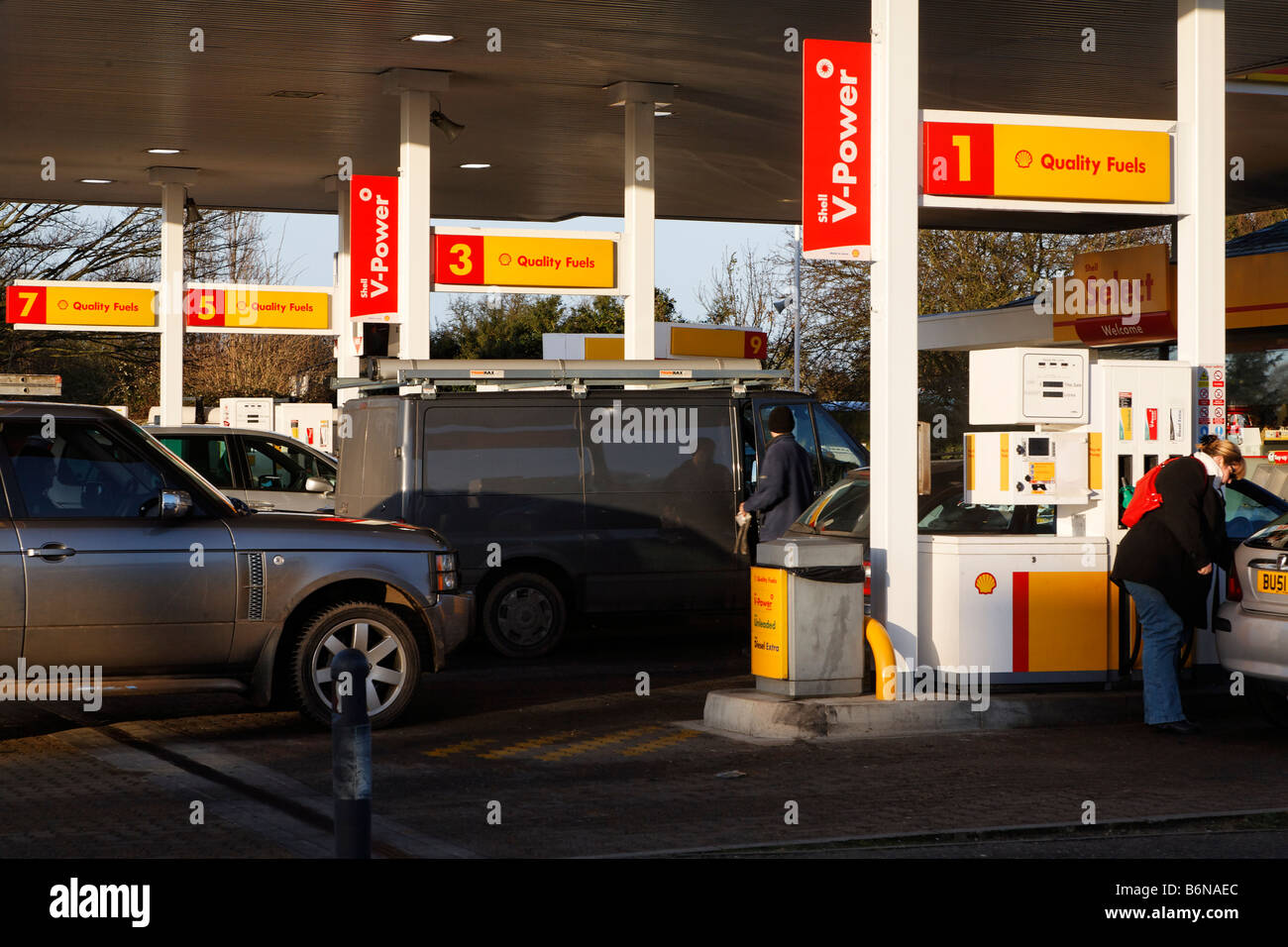 Distributore di benzina Shell Woodbridge Suffolk Inghilterra Dicembre 2008 Foto Stock